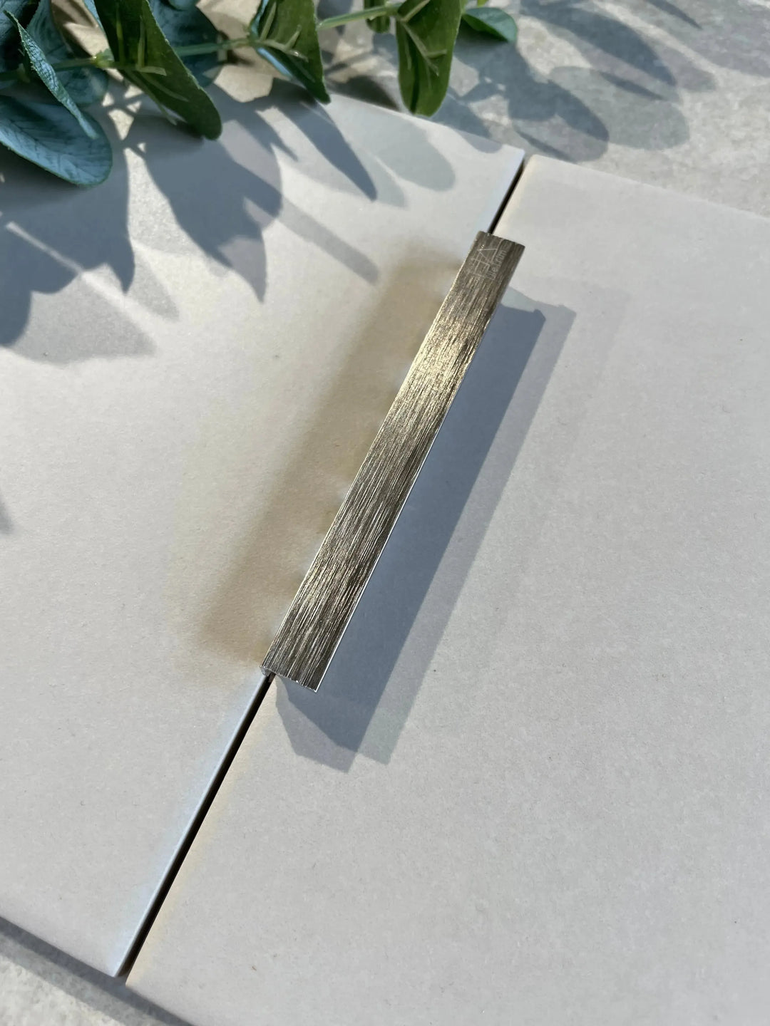 10mm L SHAPE STAINLESS STEEL/CHAMPAGNE FINISH TRIM - 2.5M LENGTH