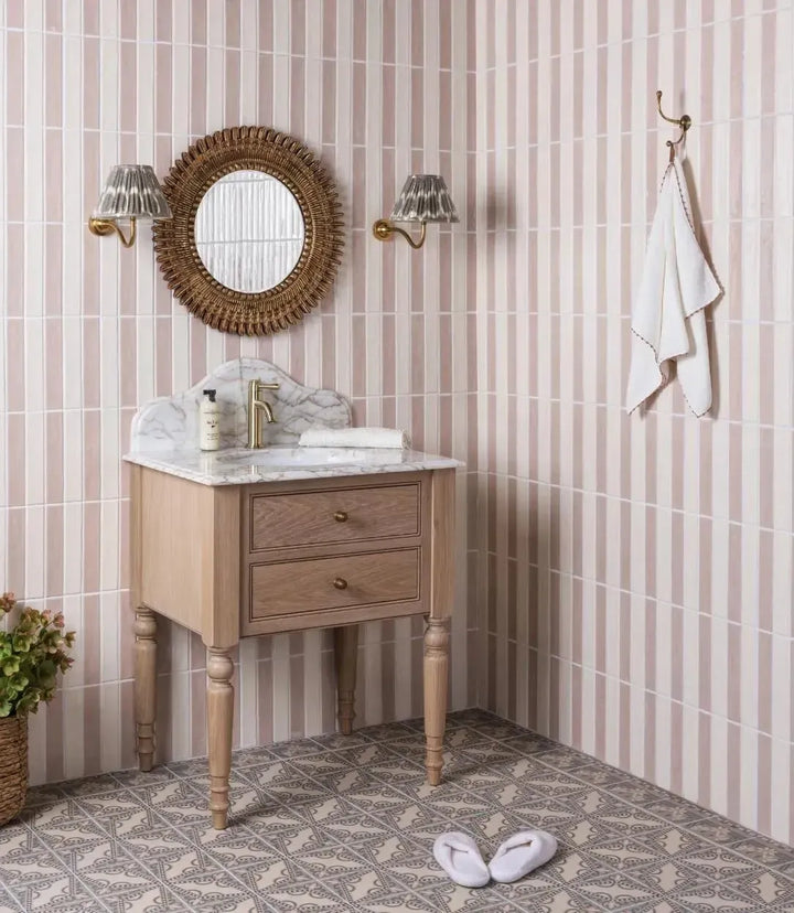curated-vanguard-milk-white-5cm-x-25cm, curated-vanguard-plaster-5cm-x-25cm, kensington-gardens-decor-15cm-x-15cm | Kensington Gardens Border by Baked Tiles featured in a luxury bathroom