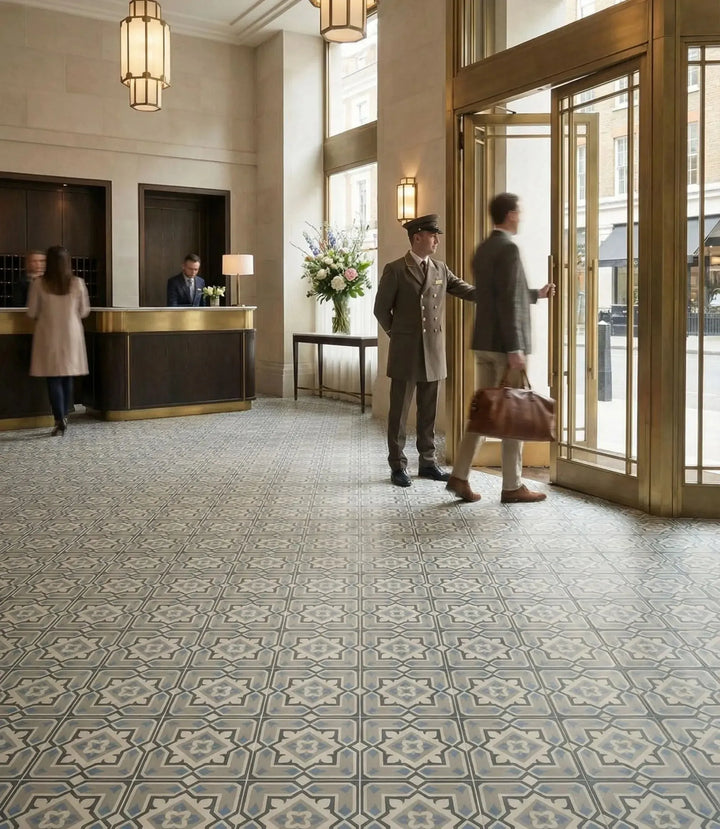 1860 Queen's Square 15cm x 15cm