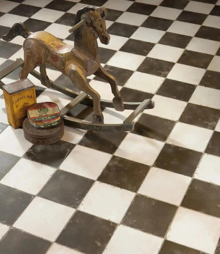 Aged Checkerboard 45 cm x 45 cm