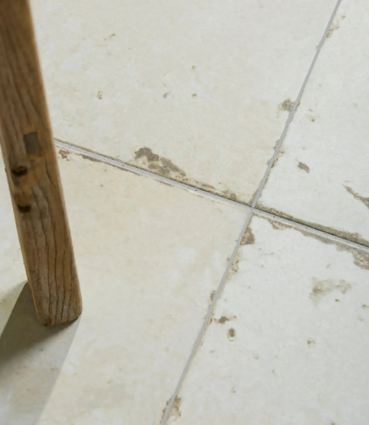 Aged Plain Off White 45 cm x 45 cm