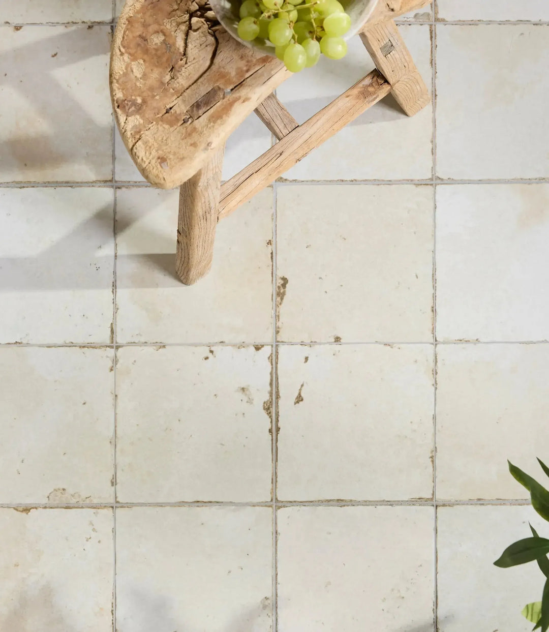 aged plain off white 45 cm x 45 cm