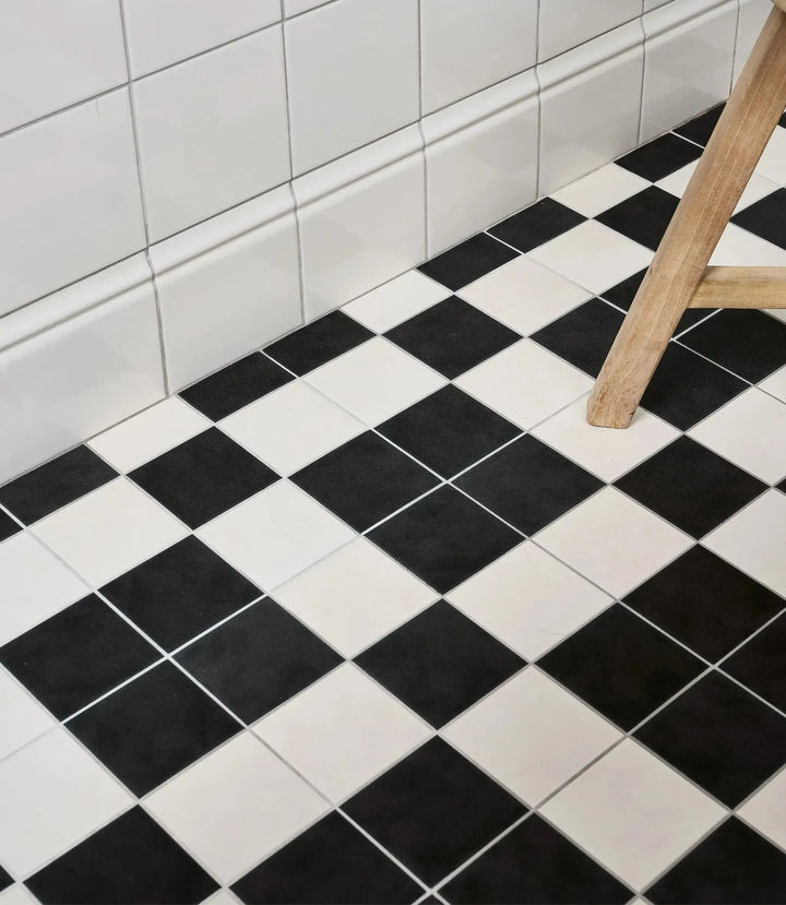 Guildhall Chess Decor A 28cm x 28cm