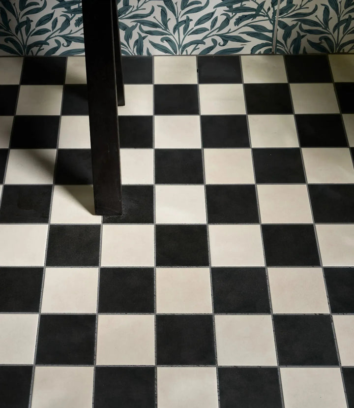 guildhall-chess-a-28cm-x-28cm | floor