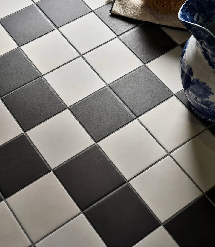 Guildhall Chess Decor B 28cm x 28cm