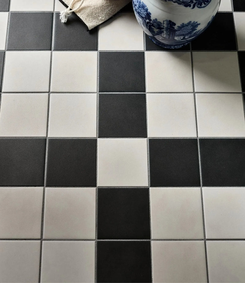 guildhall chess decor b 28cm x 28cm