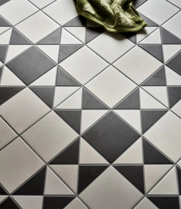 Guildhall Cotton White 28cm x 28cm