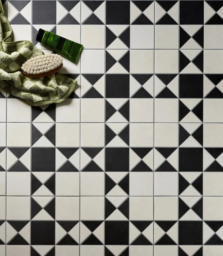 Guildhall Cotton White 28cm x 28cm