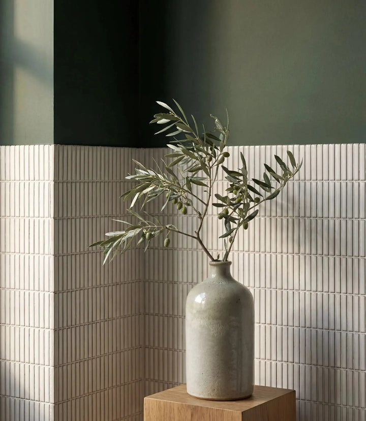 Kitkat Lustre White 29.5cm x 28.4cm