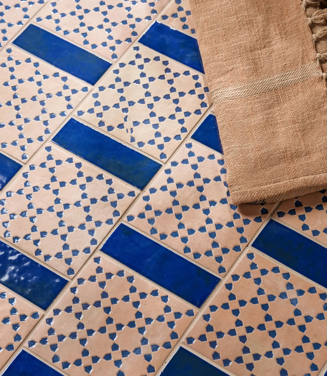 marrakesh square decor dark amp amp blue matt 15cm x 15cm tiled floor