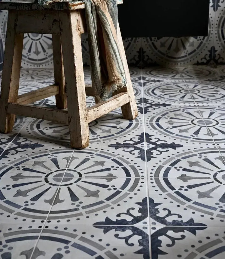 Curated Nineve 45cm x 45cm