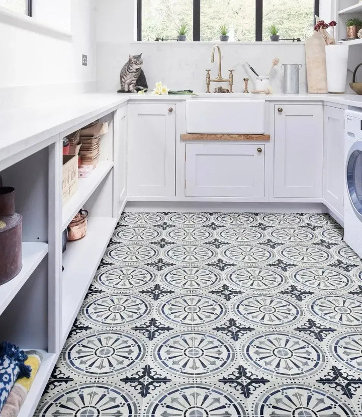 Curated Nineve 45cm x 45cm