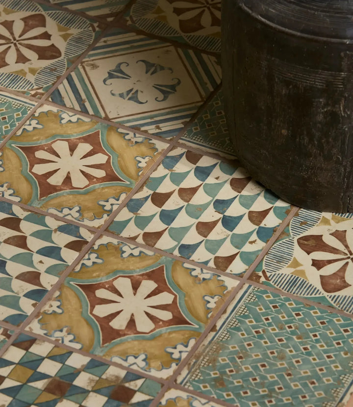 Reminiscent Floor Multi 20 cm x 20 cm