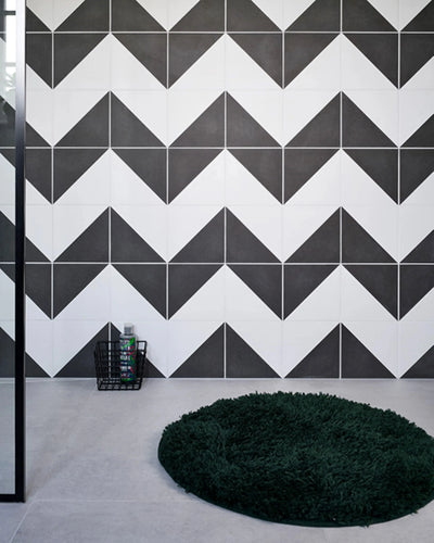 curated triangle black 20cm x 20cm