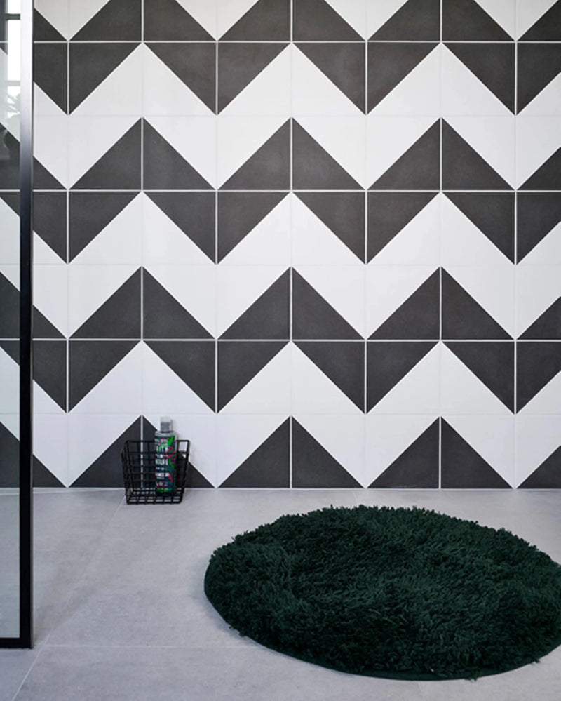 curated triangle black 20cm x 20cm