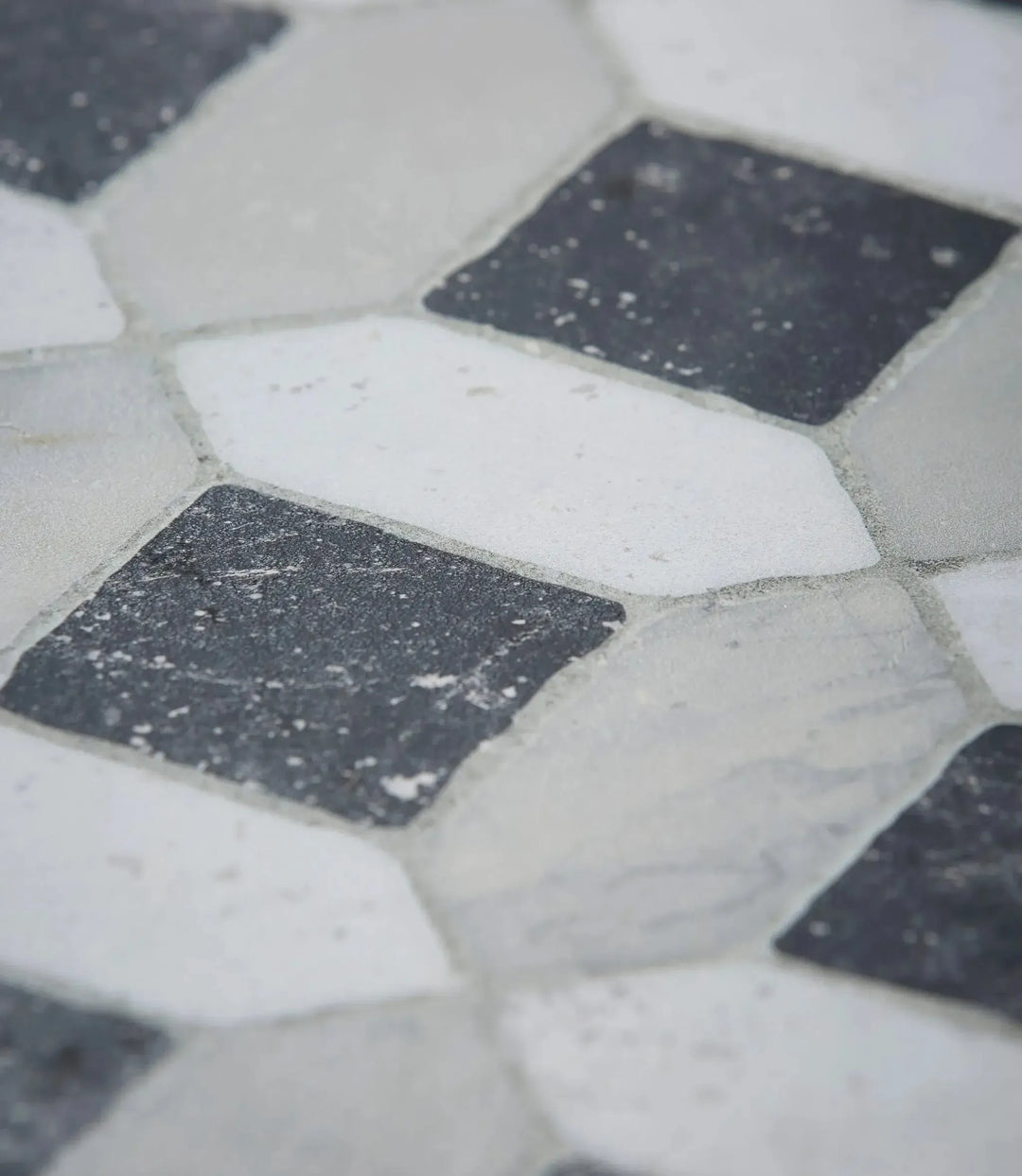 villa romana nero 60cm x 60cm