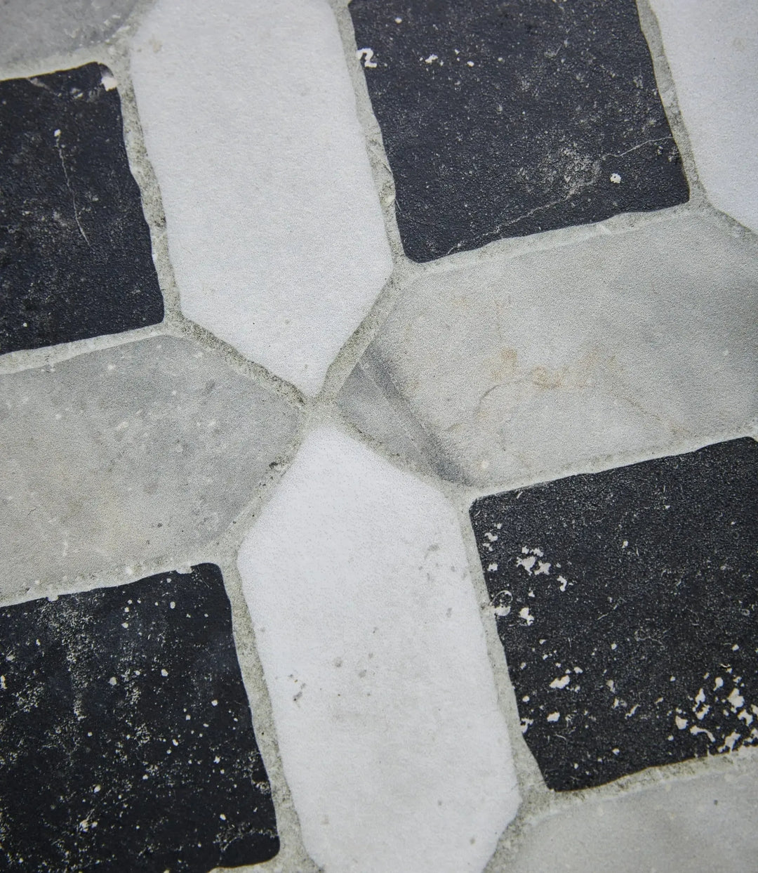 villa romana nero 60cm x 60cm
