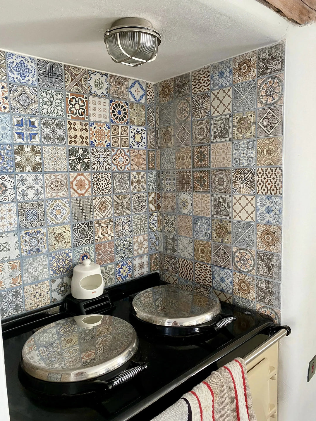 Vintage 44.2cm x 44.2cm